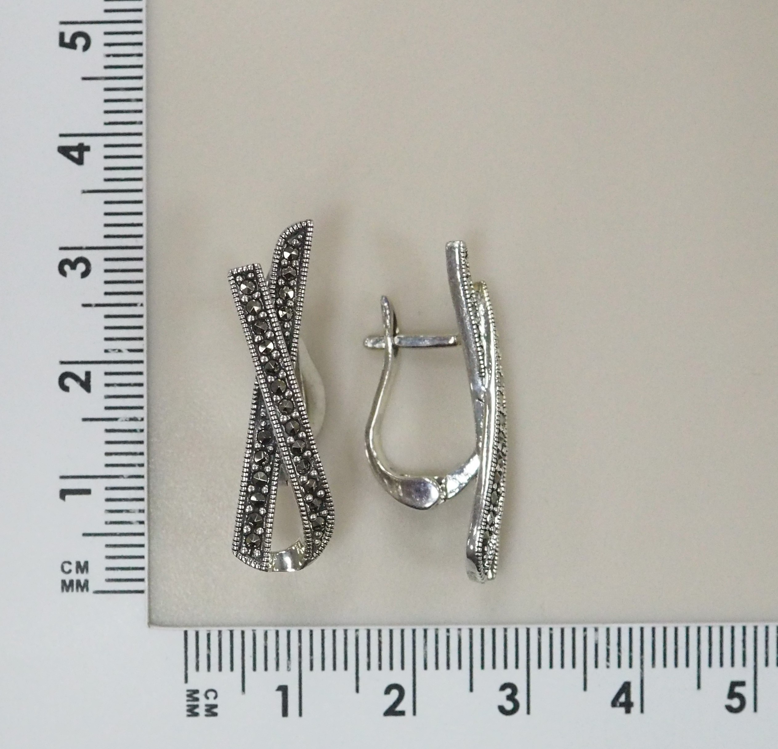 Серебряные серьги с марказитами